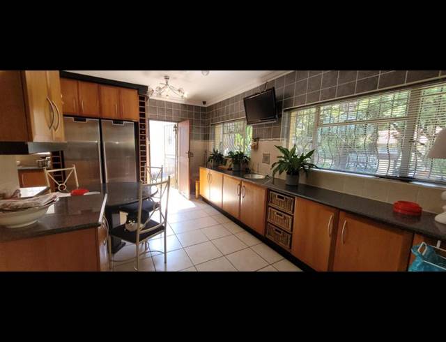4 BEDROOM HOUSE FOR SALE IN GLENVISTA